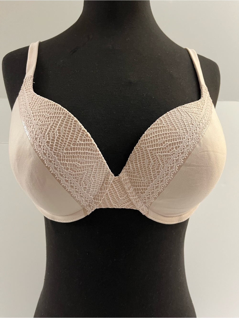 Victoria's Secret Light Pink Lace-Accent Plunge Bra